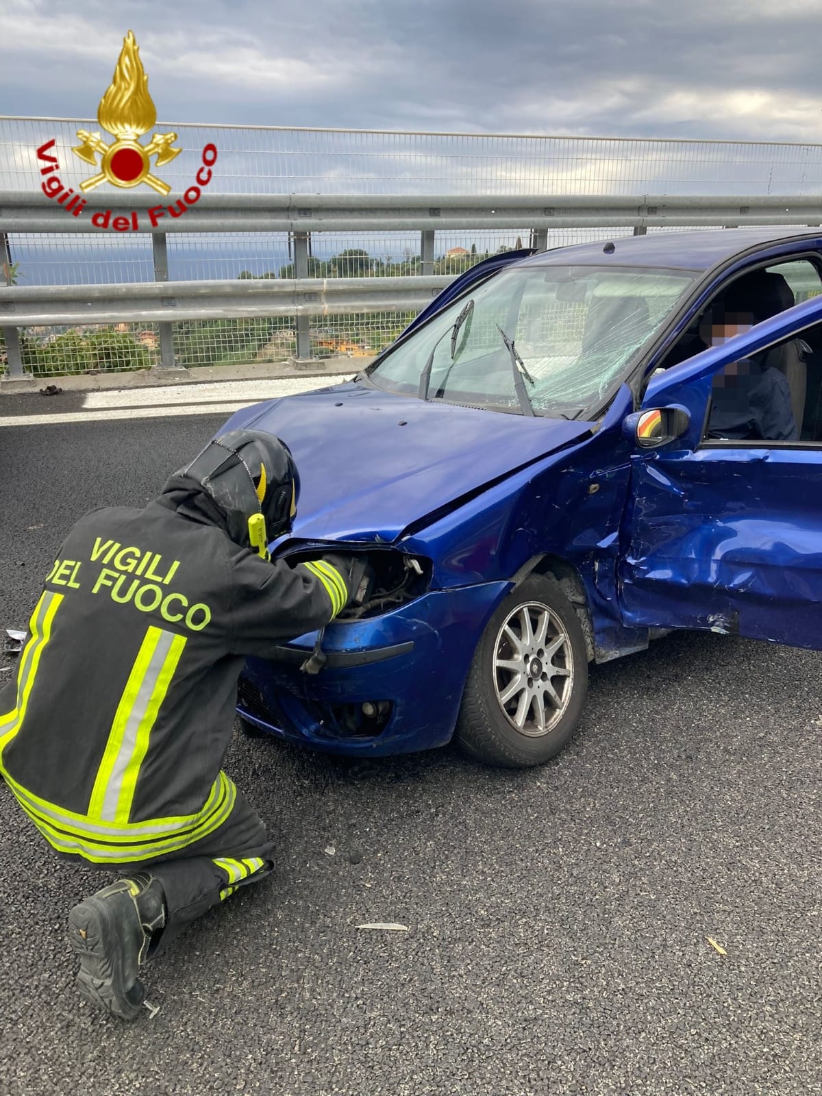 incidente stradale vigili del fuoco autostrada a10 scontro due auto_05
