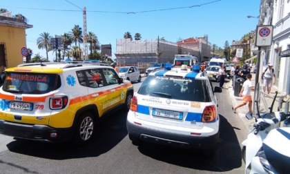 Grave incidente in piazza Cesare Battisti: investiti nonna e due nipoti