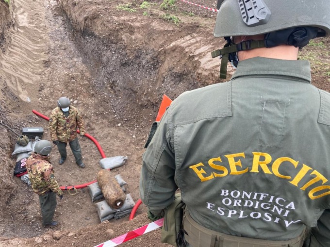 Trovata bomba di 500 kg, evacuate 380 persone