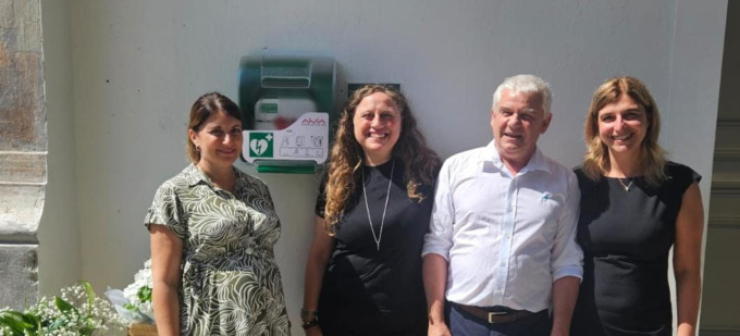 Un defibrillatore al cimitero di Oneglia
