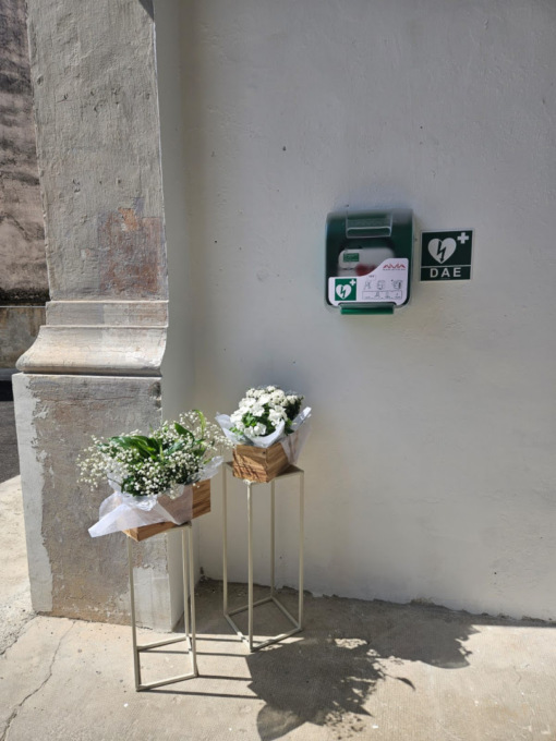 Un defibrillatore al cimitero