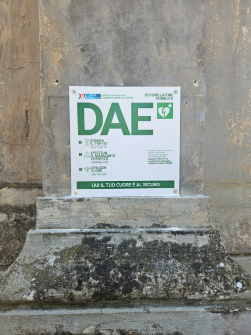 Un defibrillatore al cimitero