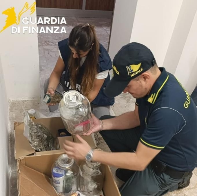 Guardia di Finanza arresta imperiese con oltre un chilo di marijuana autoprodotta