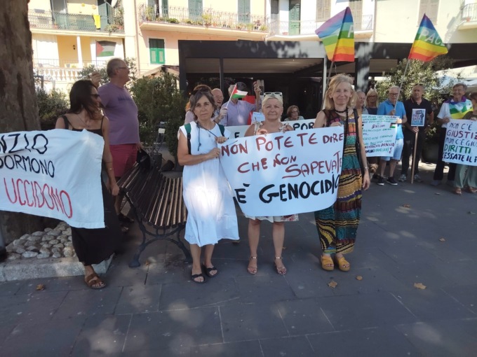 Il ponente per la Palestina. Grande partecipazione al flash mob