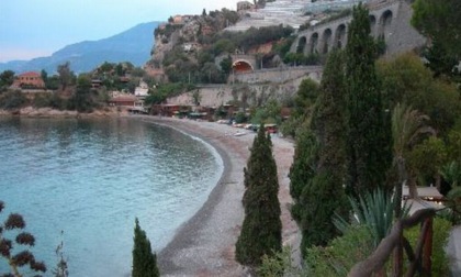 Emergenza liquami in mare a poche decine di metri dal Twiga di Baia Beniamin per la rottura di una fognatura a Grimaldi