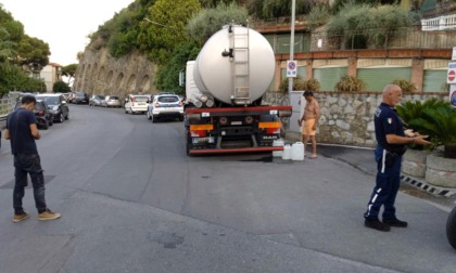 Riparata rete idrica in via Sant'Elmo, ma i disservizi permangono