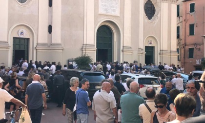Folla commossa al funerale di Renata Calvi