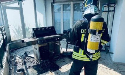 Barbecue in fiamme in un attico di Sanremo