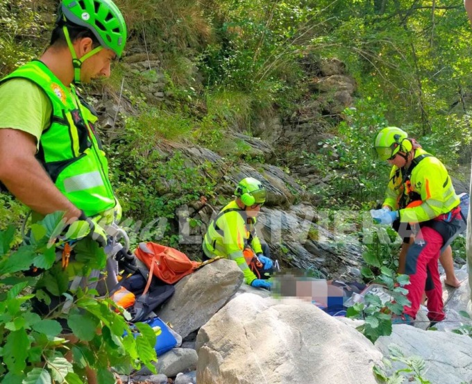 Ciclista caduto in un dirupo a Molini portato in elicottero al Santa Corona. I particolari