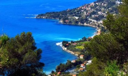 Crociata dei cittadini contro la diga soffolta nella Baia di Latte
