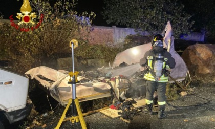 Camper in fiamme nella notte a Taggia