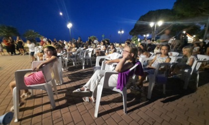 Fiabe da colorare in riva al mare, appuntamento domani