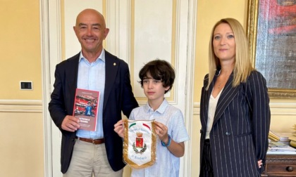Il super fan del Festival Giacomino ricevuto dal sindaco