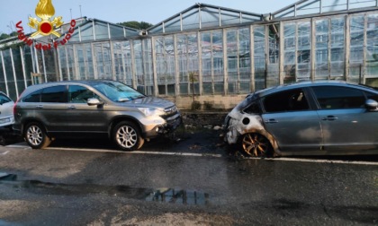 Prende fuoco un'auto a San Bartolomeo al mare