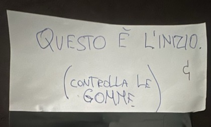 Sfreccia troppo spesso in moto a Badalucco... e spuntano biglietti di minacce: "Questo è l'inizio... controlla le gomme"