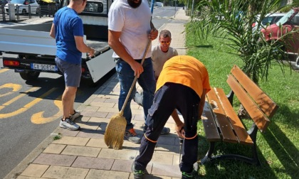 Due nuove panchine in via Pietro Agosti