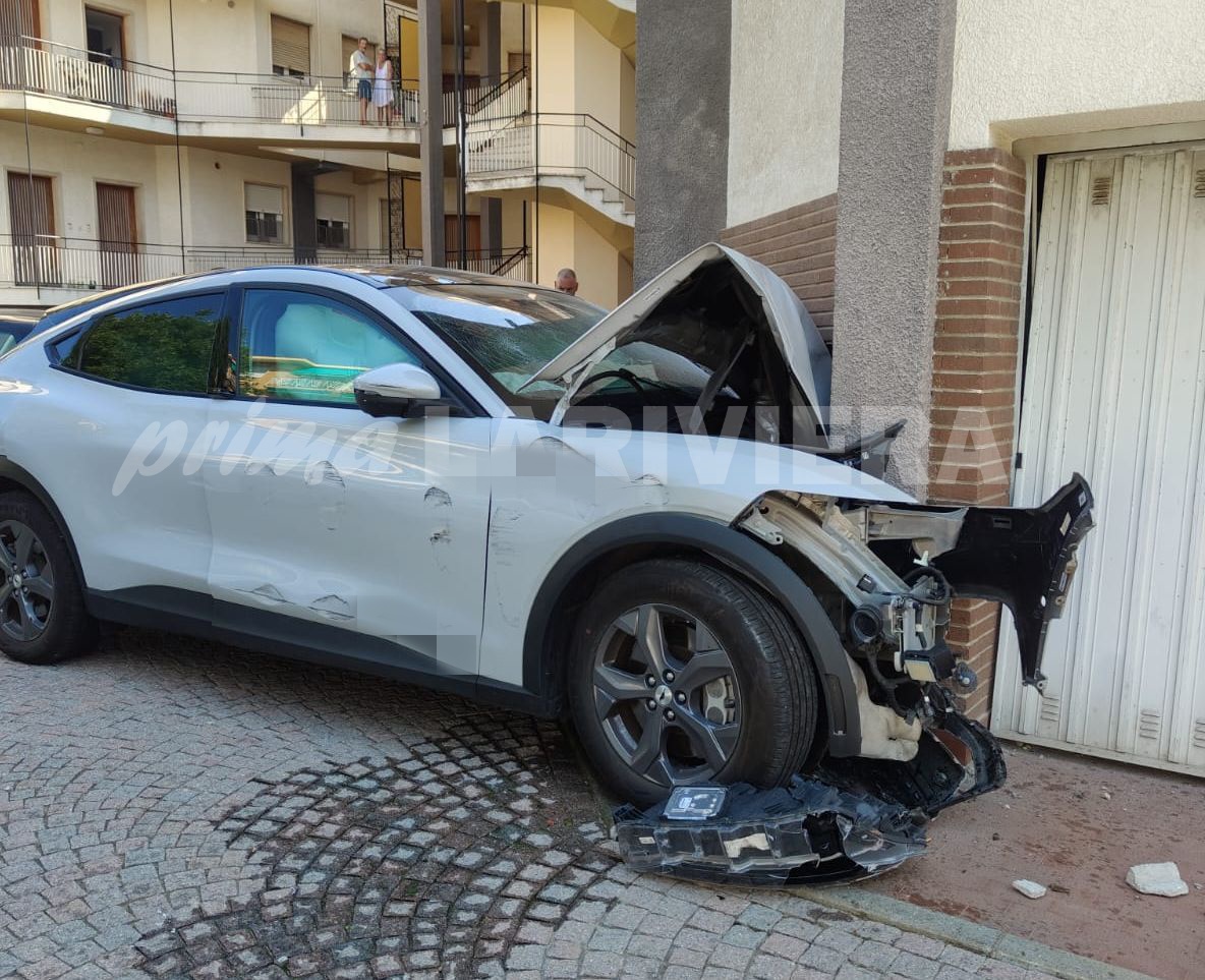 privacy schianto incidente bortdighera auto contro muro