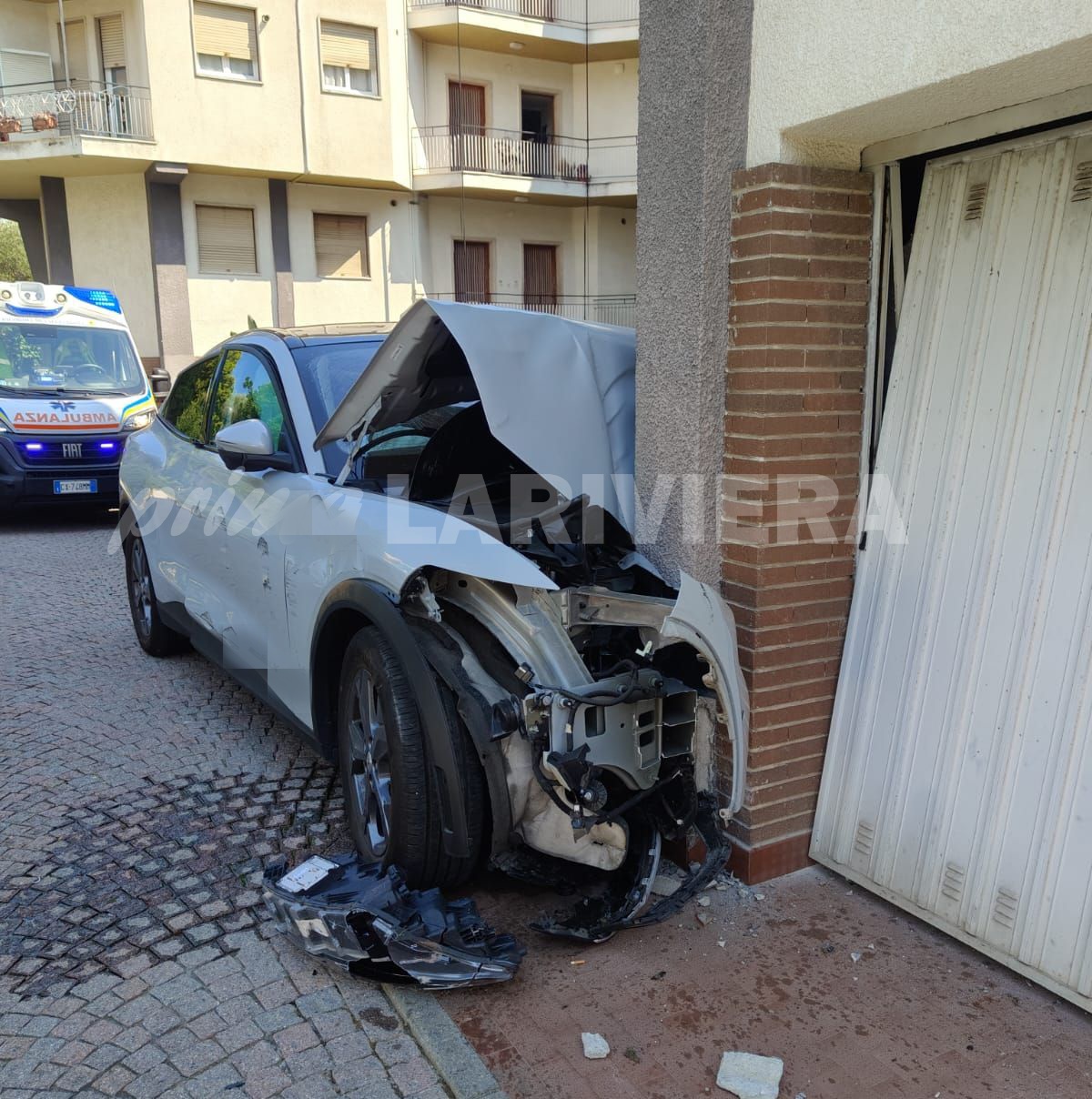 privacy schianto incidente bortdighera auto contro muro_03