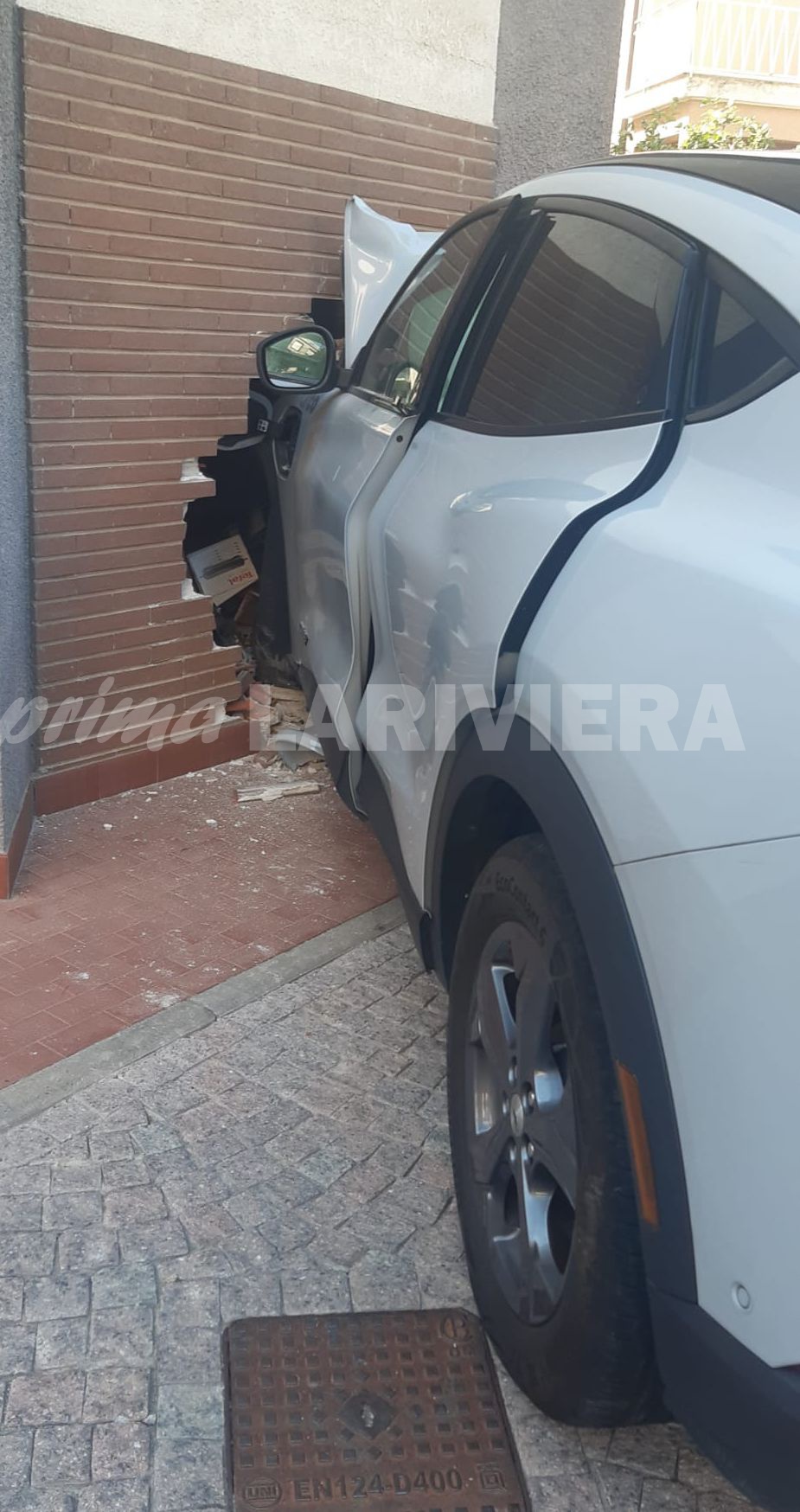 privacy schianto incidente bortdighera auto contro muro_04