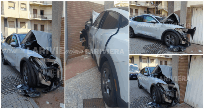 Si schianta con l’auto contro il muro durante manovra… e lo sfonda