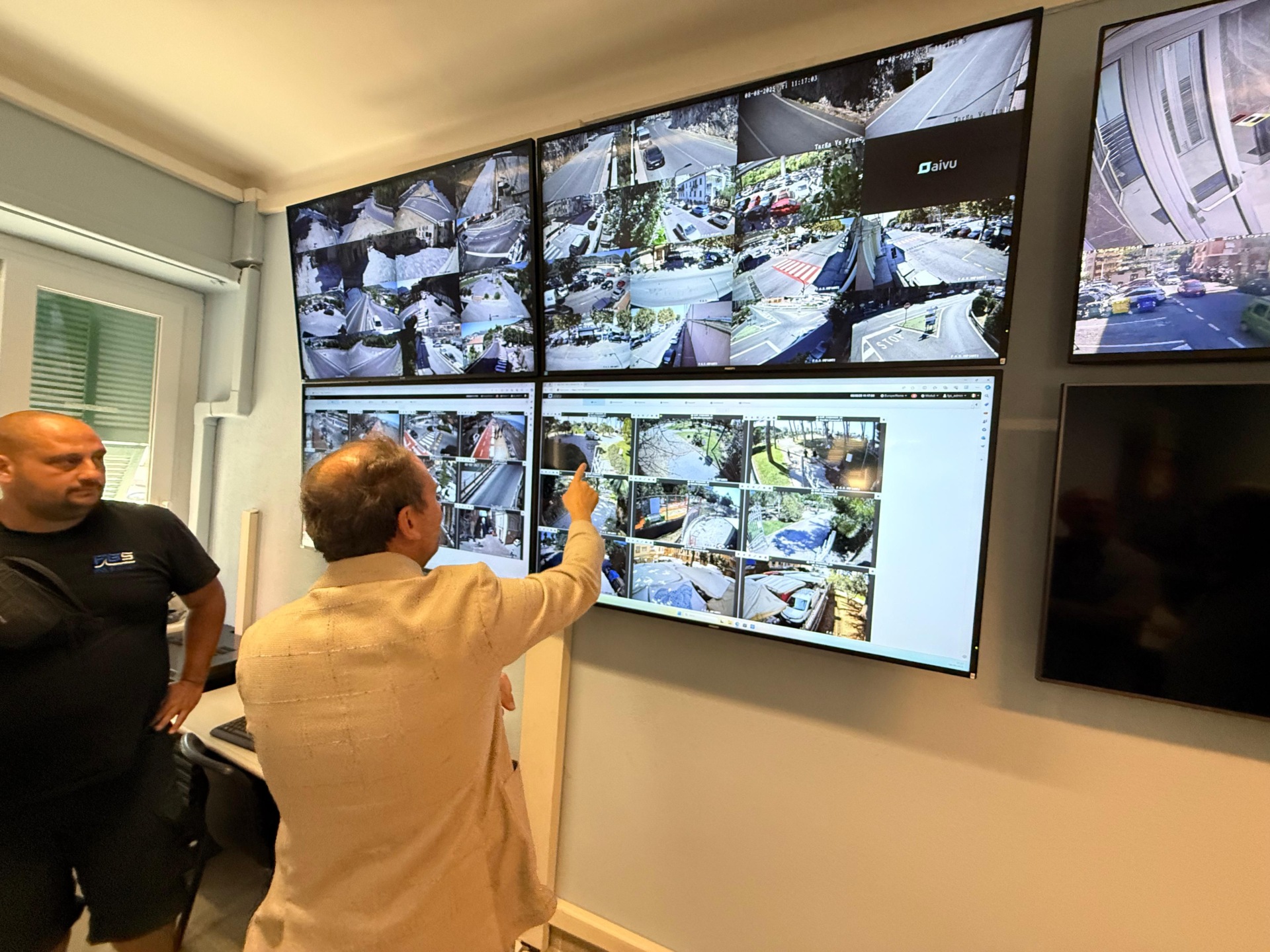 telecamere centrale operativa sistema di videosorveglianza ventimiglia_04