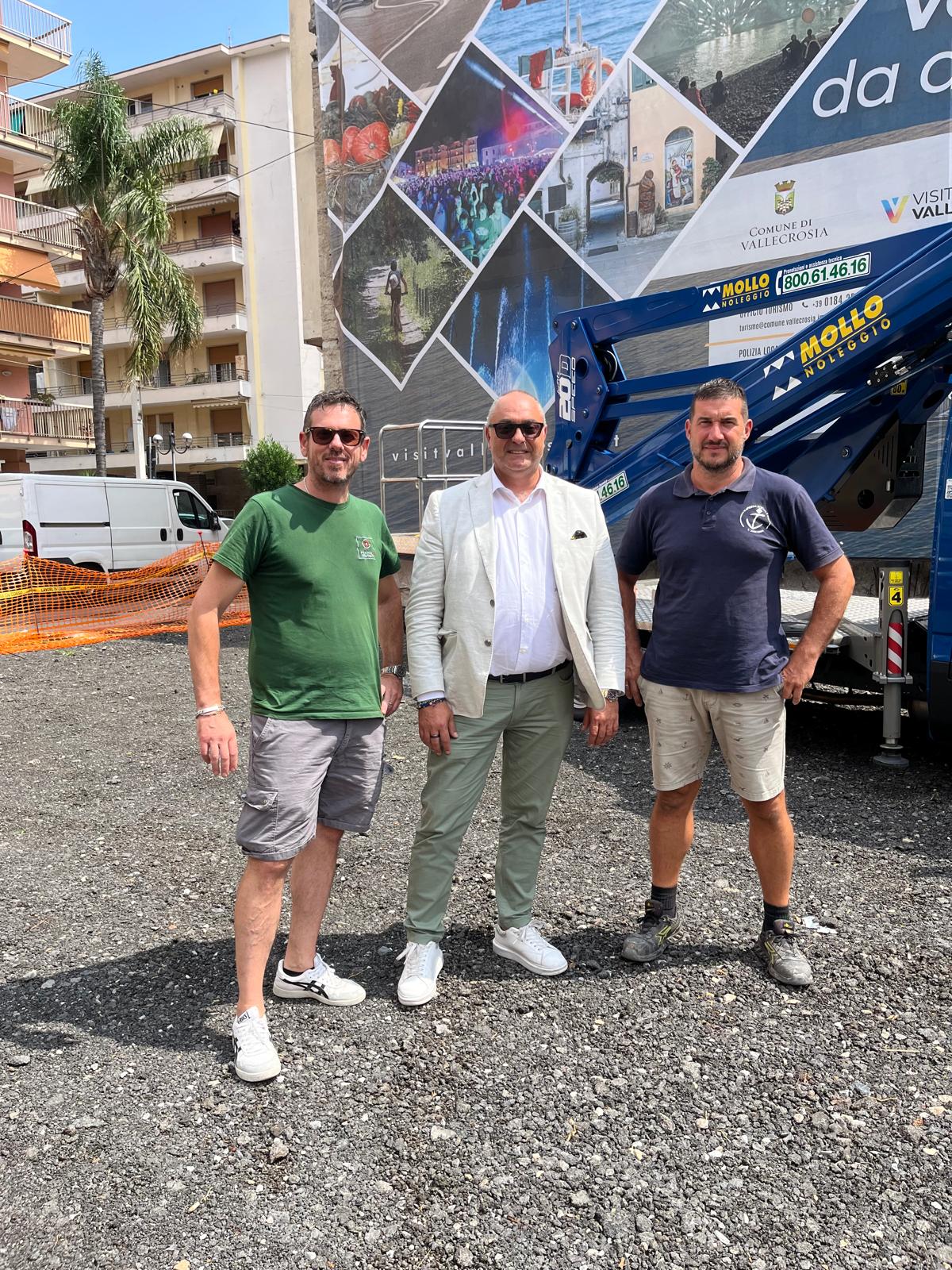telo gigante vallecrosia pubblicità