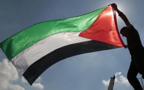 La proposta da Ventimiglia: esporre la bandiera palestinese su tutti i comuni