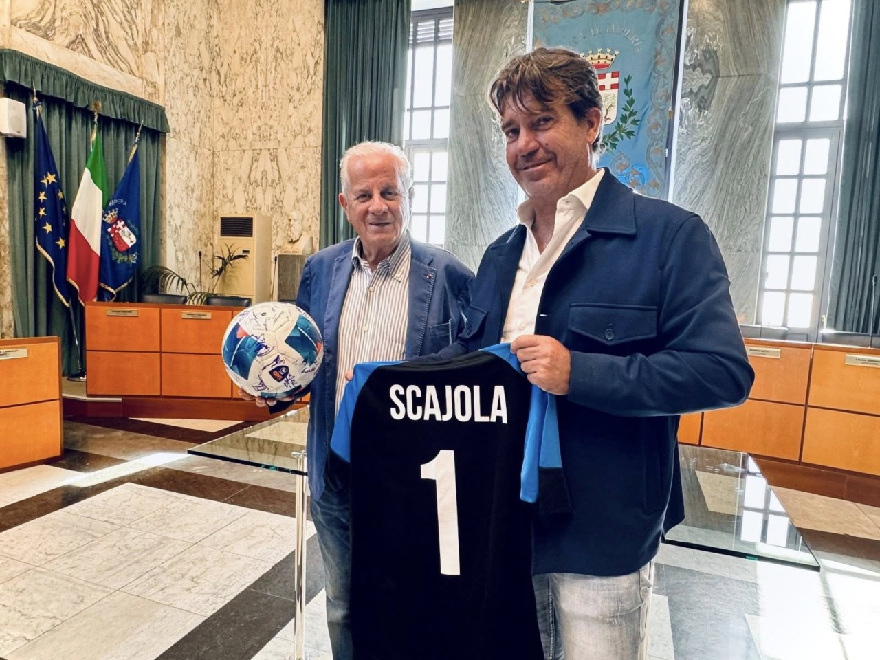 L’Imperia omaggia Scajola “N° 1”.  Il sindaco riceve la squadra e lancia l’appello: “Mercoledì tutti allo Stadio Ciccione”
