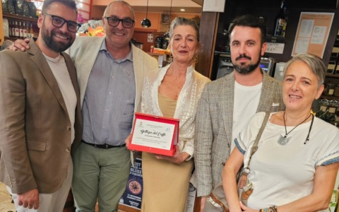 Festa dei 50 anni a Vallecrosia per la Bottega del Caffè di Alessandra Pasqualini