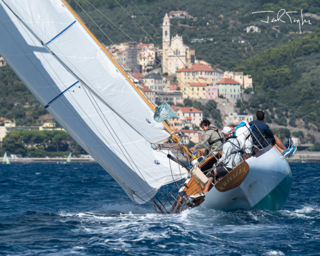 Vele d’Epoca, Aria e Crivizza trionfano sul mare di Imperia
