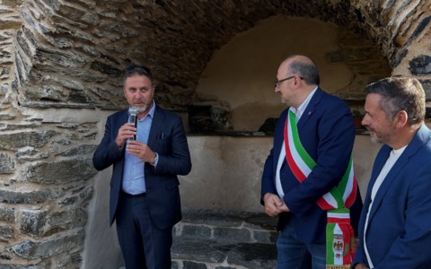 Conio celebra San Maurizio e inaugura la fontana restaurata