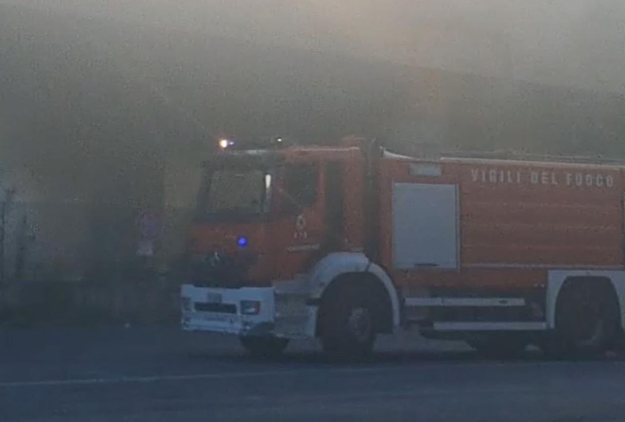Incendio nel campo migranti sul Roya, il sindaco: “Inaccettabile, lavoriamo a sgombero”