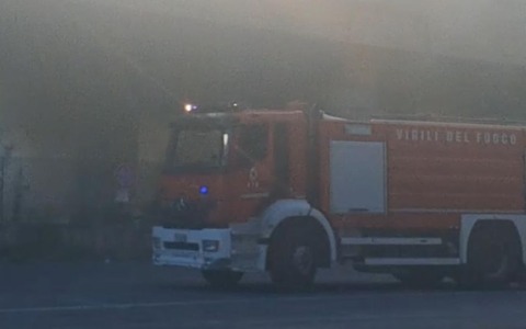 Incendio nel campo migranti sul Roya, il sindaco: “Inaccettabile, lavoriamo a sgombero”