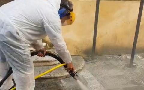 Piazza Nota verso la pedonalizzazione: operai rimuovono segnaletica