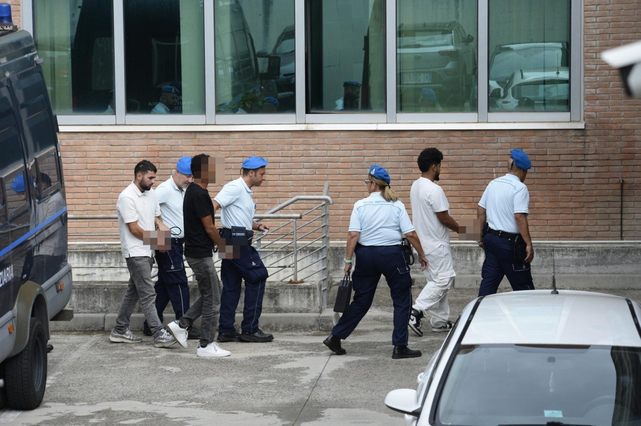 Il video dell’agghiacciante pestaggio di Matteo. Oggi la convalida del fermo dei tre aguzzini