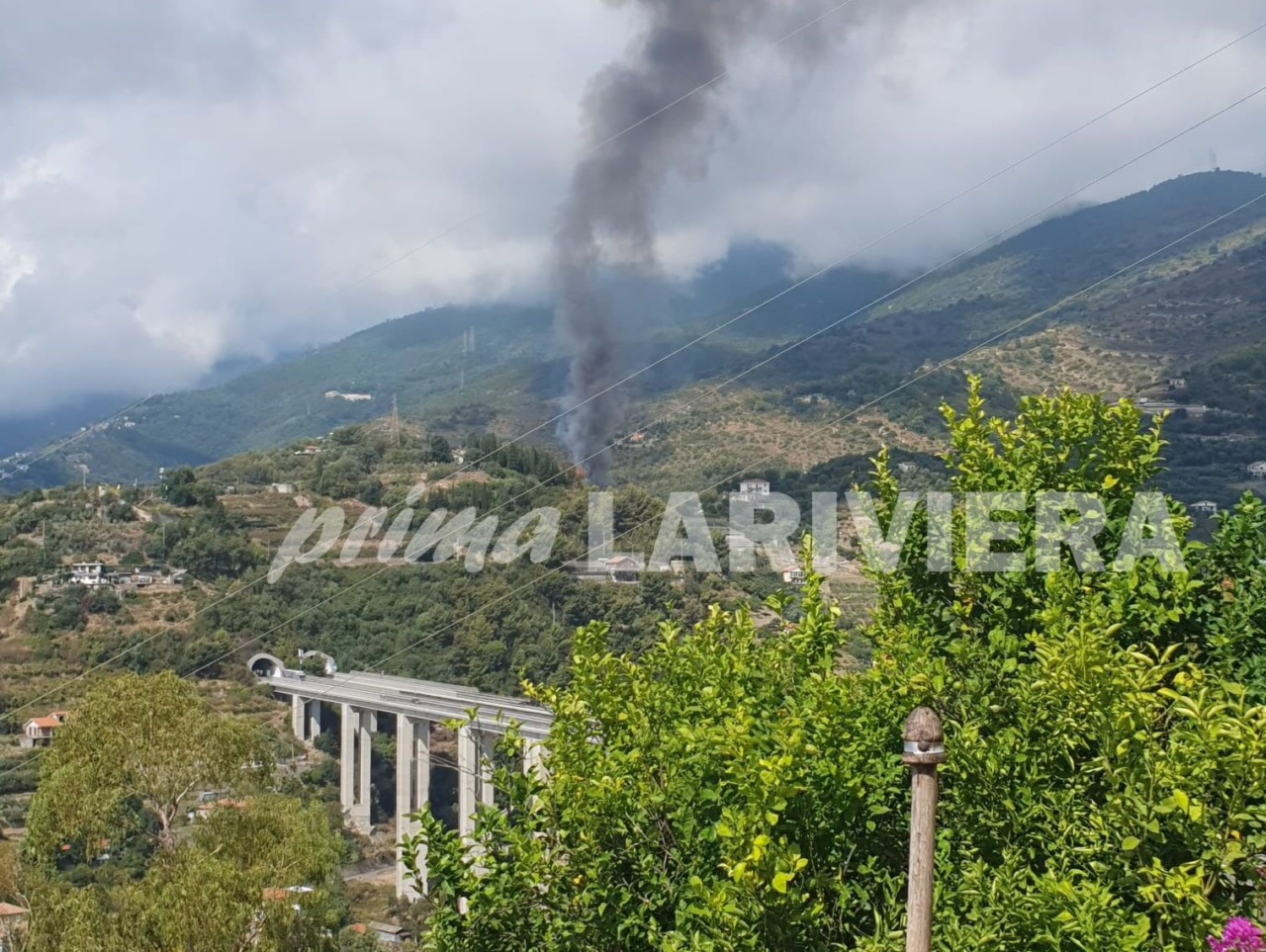 Brucia una baracca in strada Montà di Lanza a Sanremo