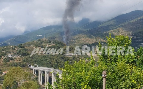 Brucia una baracca in strada Montà di Lanza a Sanremo