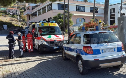 Schianto sull’Aurelia a Sanremo, scooterista grave al Santa Corona