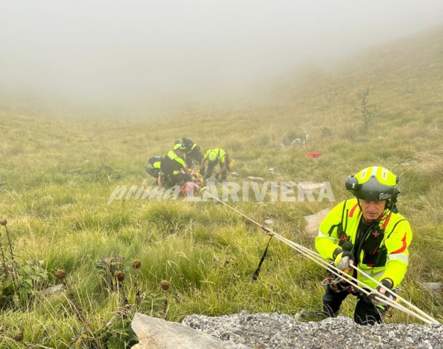 Motociclista 50enne ferito dopo essere precipitato in un dirupo dell’entroterra