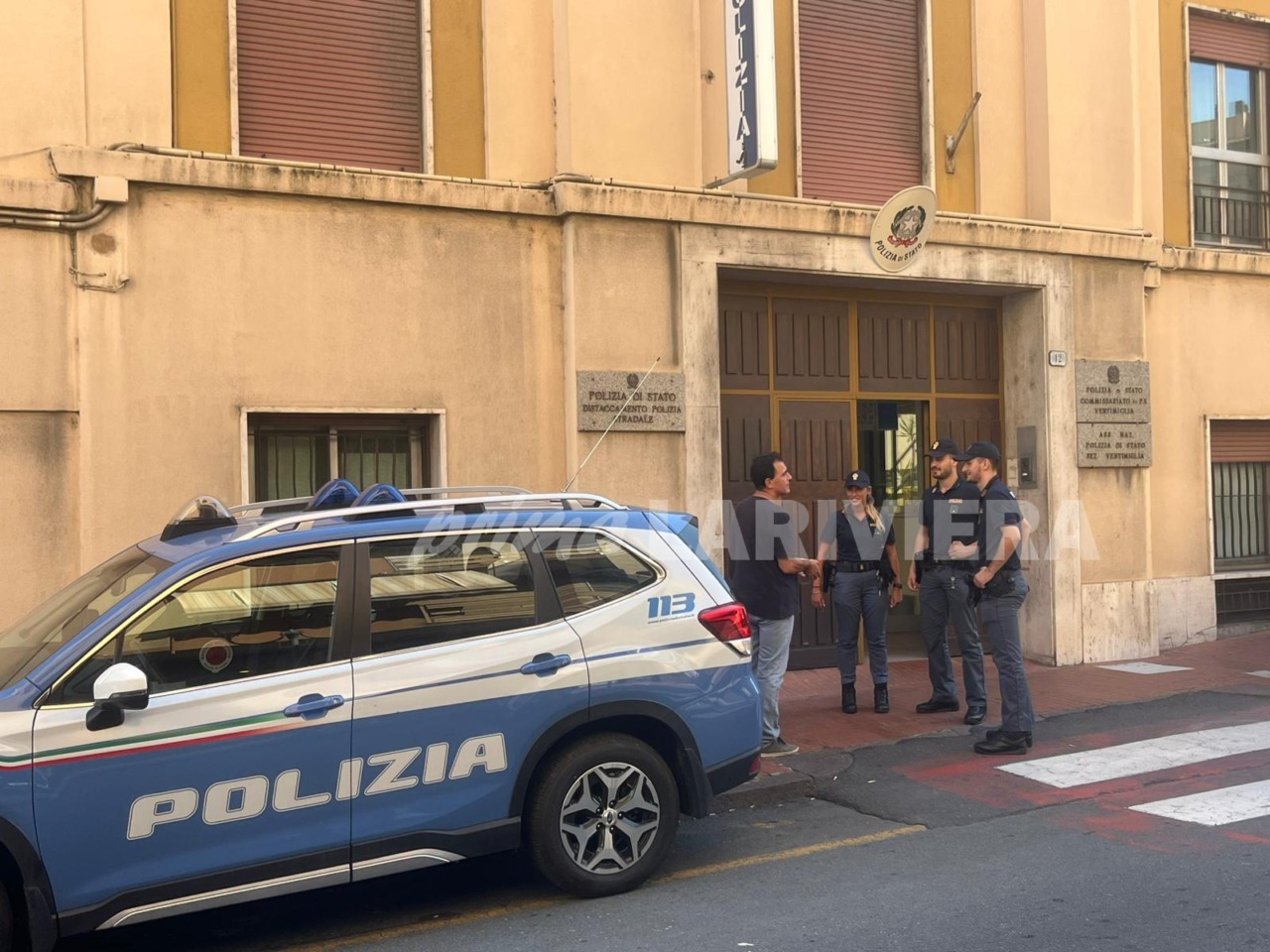 Lite per parcheggio degenera in minacce: Polizia sequestra scacciacani