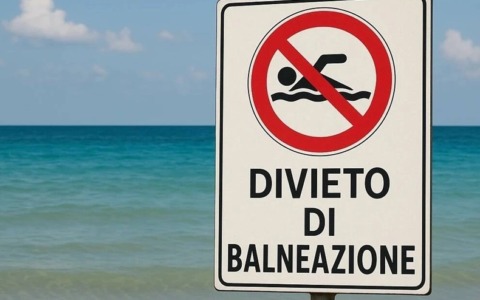 Divieto di balneazione a Imperia, tra Rio Caramagna e molo azzurro di Borgo Prino