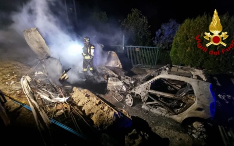 Brucia un’auto in strada San Lorenzo a Sanremo