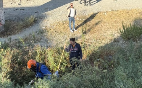 Partito lo sfalcio dell’alveo del fiume Roya dopo lo smantellamento delle baracche