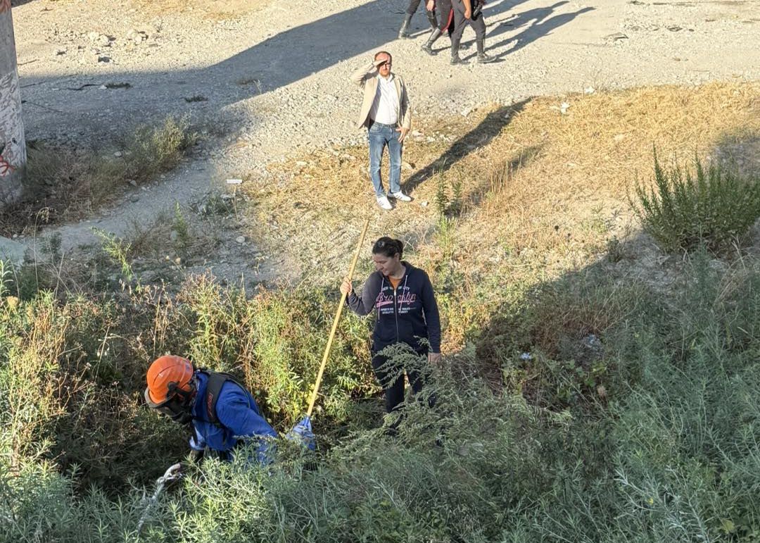 Partito lo sfalcio dell’alveo del fiume Roya dopo lo smantellamento delle baracche