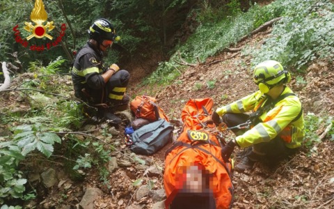 Fungaiolo precipita in una scarpata, recuperato con l’elisoccorso