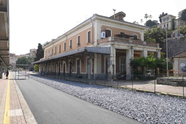 Acquisto compendio vecchia stazione di Porto Maurizio. Laura Amoretti: “Pensare al destino di chi lavora e di chi vive ancora lì”