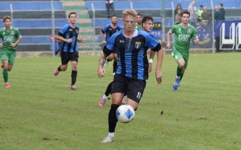 Anche l’Imperia esce dalle sabbie mobili e travolge 3-1 il Gozzano al Ciccione. Primi 3 punti