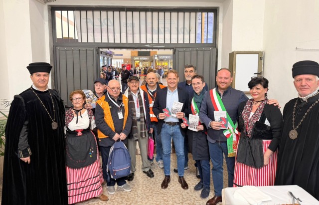 Un viaggio con il treno storico per 200 passeggeri