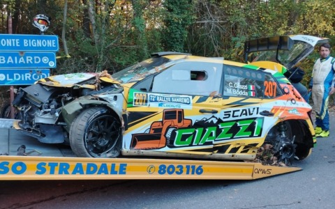 Primo schianto al  72° Rallye Sanremo. Subito fuori Banchini Giazzi e Bodda su Skoda Fabia