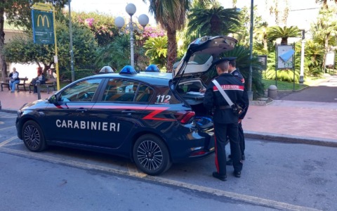 Beccato sul bus con diverse droghe psichedeliche